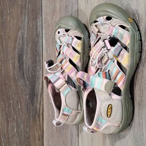 Keen waterproof outdoor hiking sandals shoes big girls sz 4